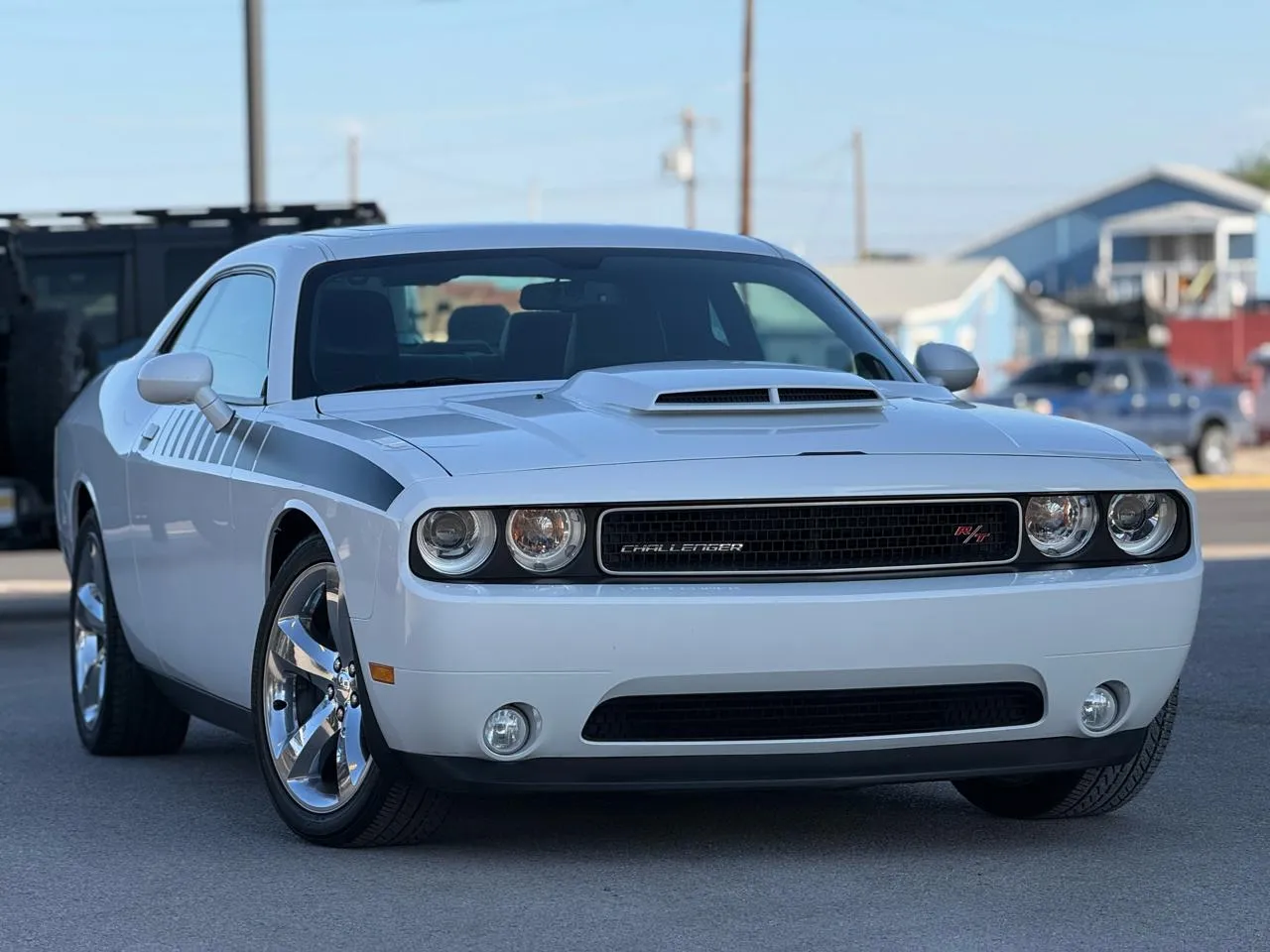Dodge Challenger photo 2