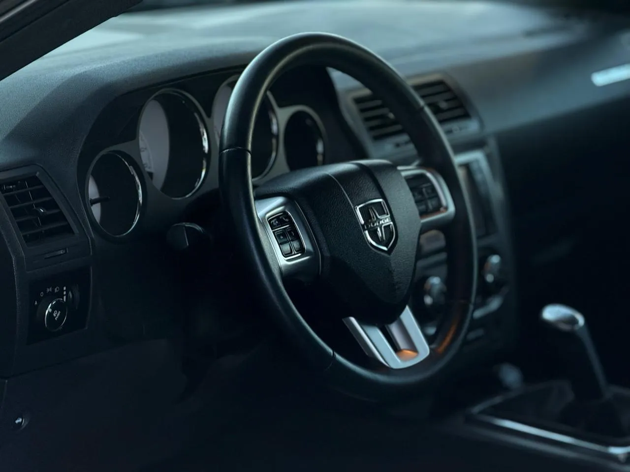 Dodge Challenger photo 8