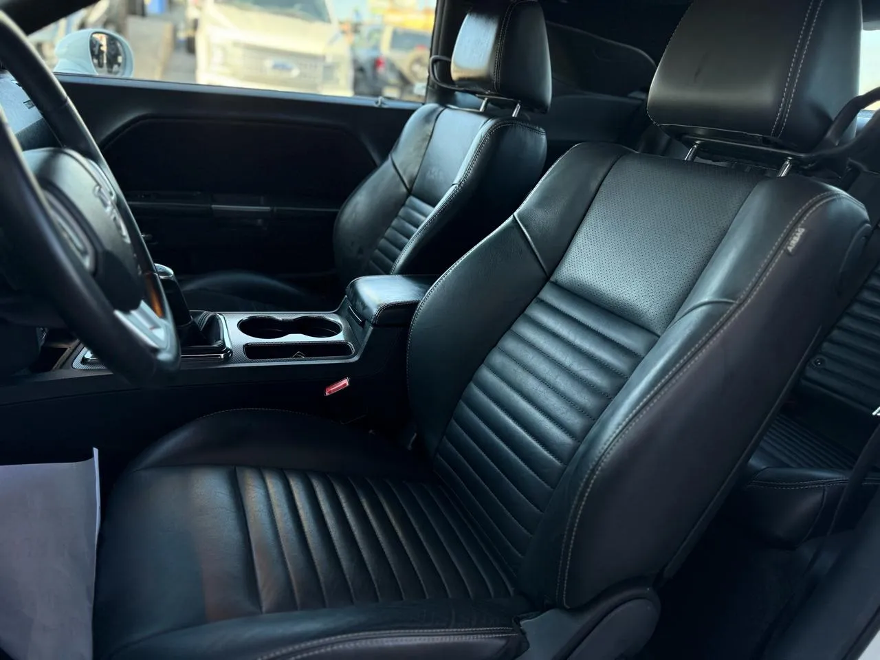 Dodge Challenger photo 9