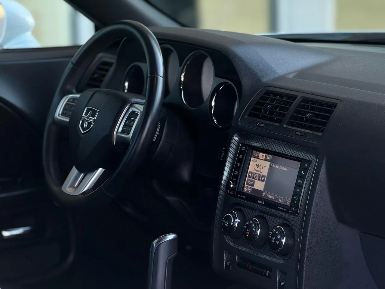 Dodge Challenger photo 10