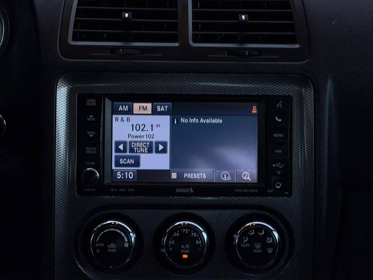 Dodge Challenger photo 14