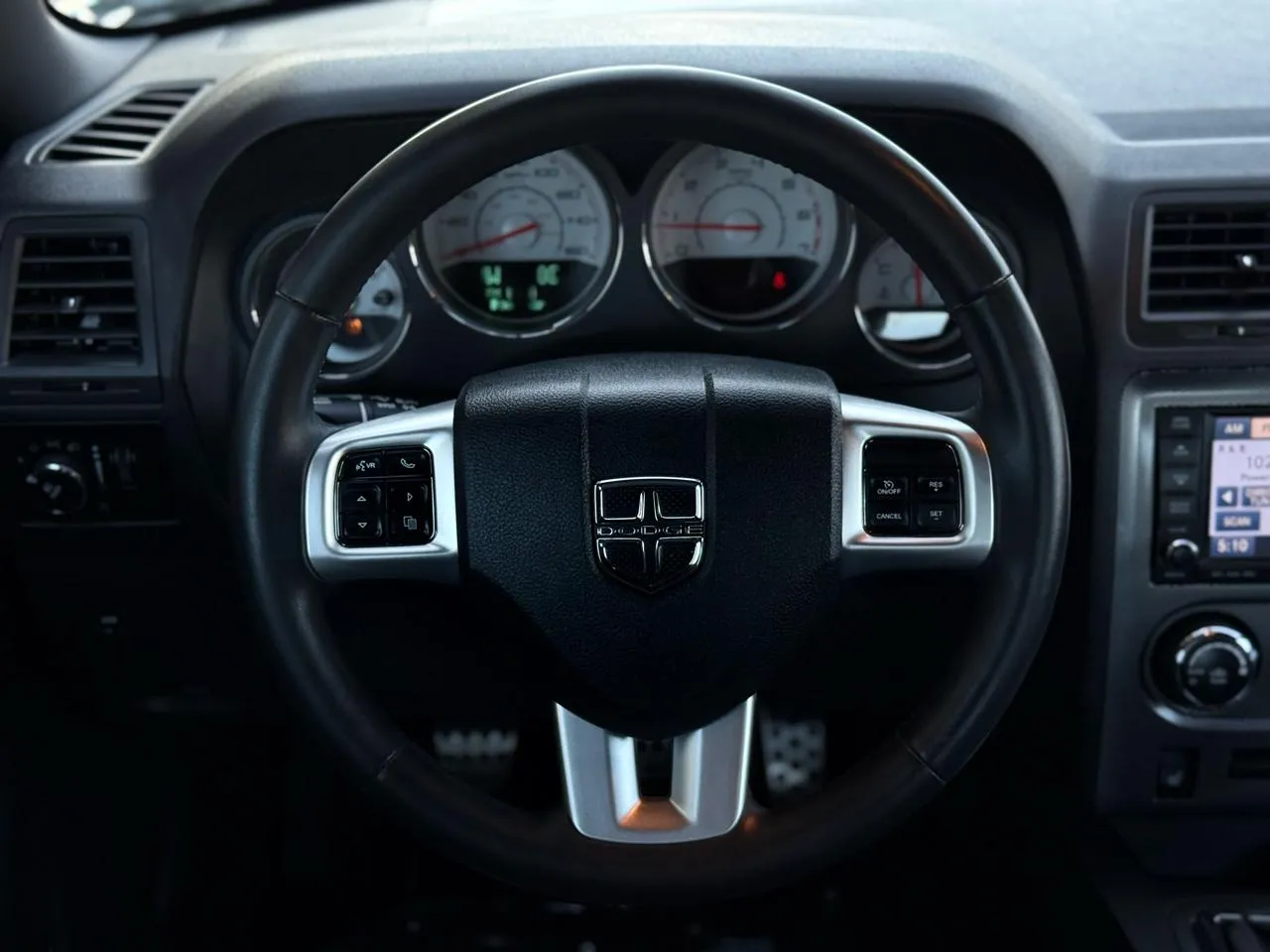 Dodge Challenger photo 15