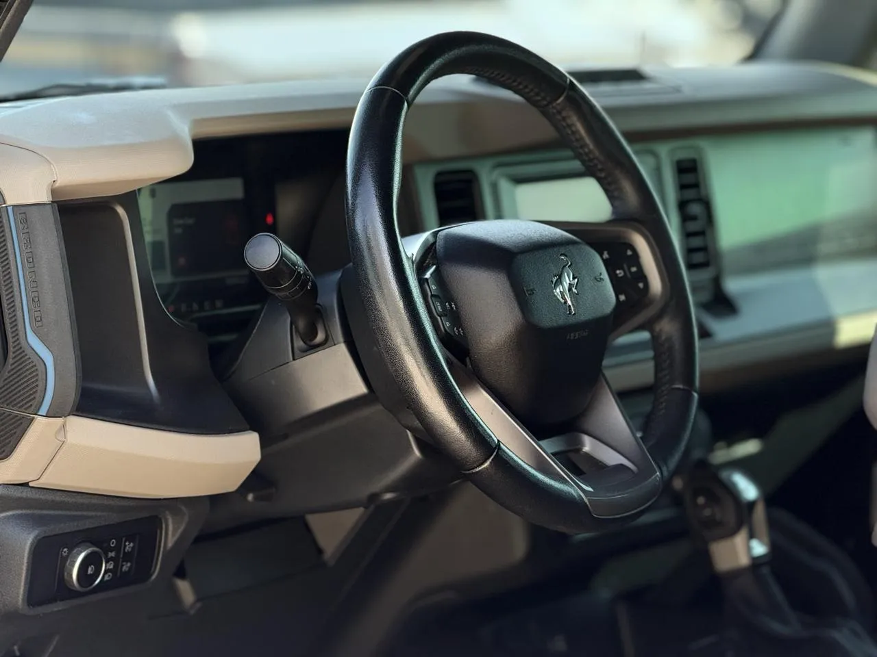 Ford Bronco photo 9