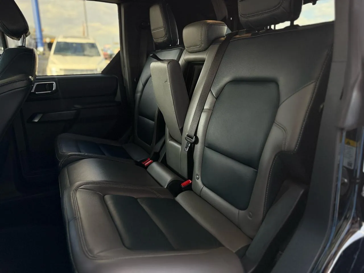 Ford Bronco photo 11