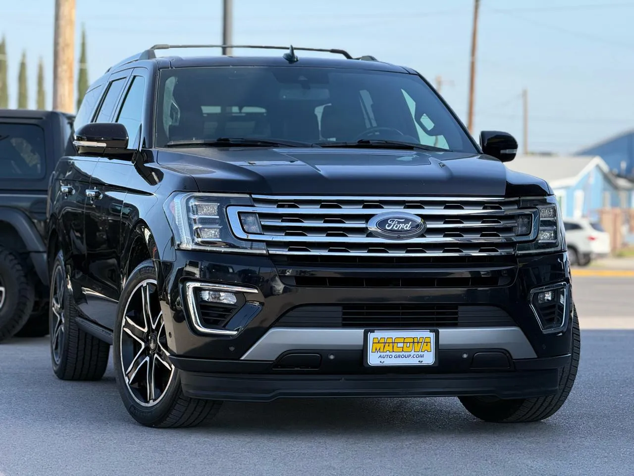 Ford Expedition photo 2