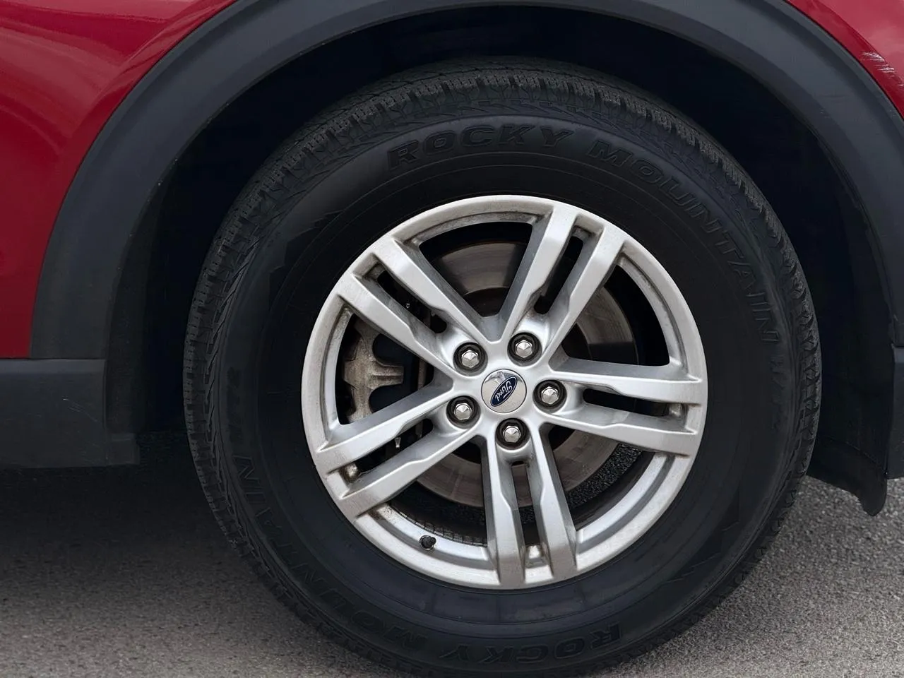 Ford Explorer photo 8