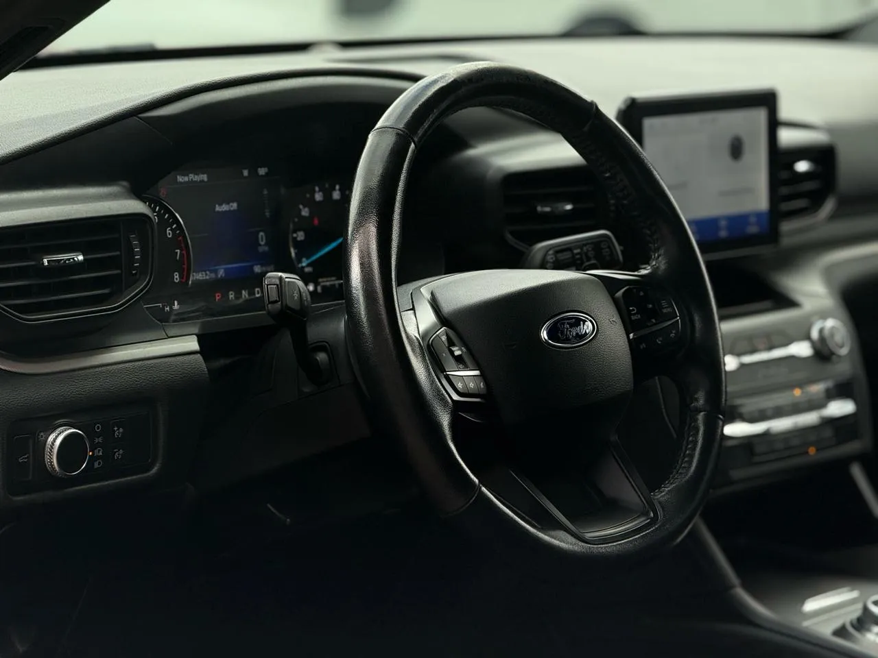 Ford Explorer photo 9