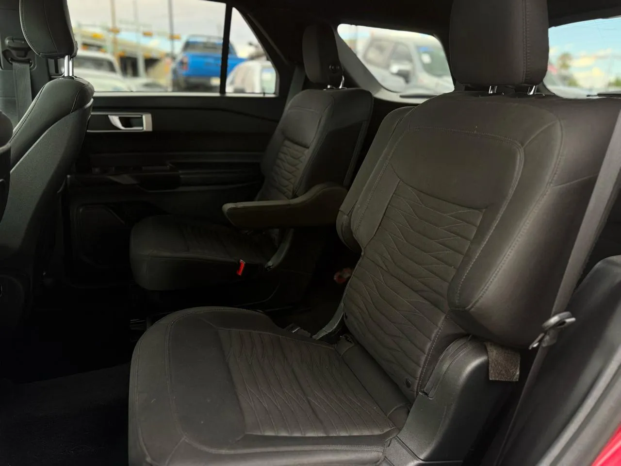 Ford Explorer photo 11