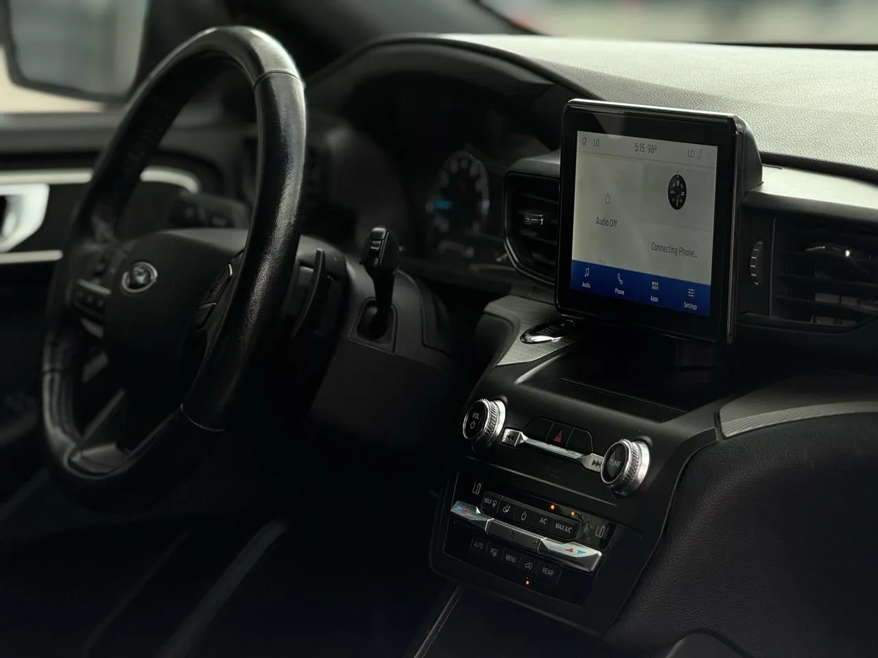 Ford Explorer photo 12
