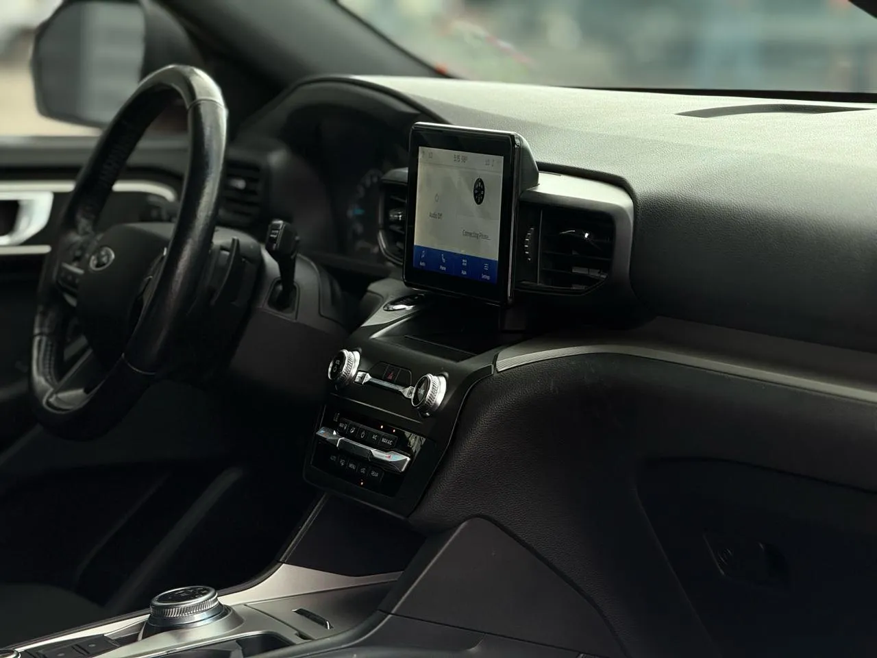Ford Explorer photo 13