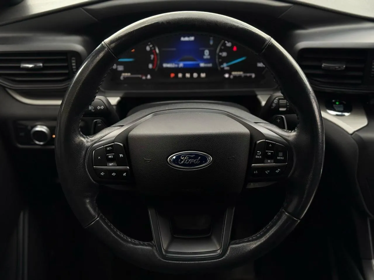 Ford Explorer photo 19