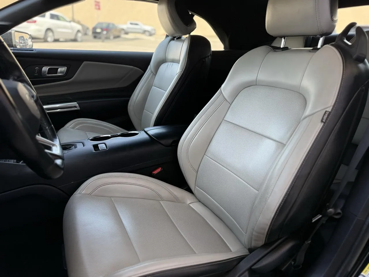 Ford Mustang photo 9
