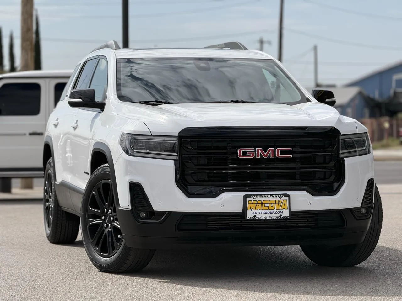GMC Acadia photo 2