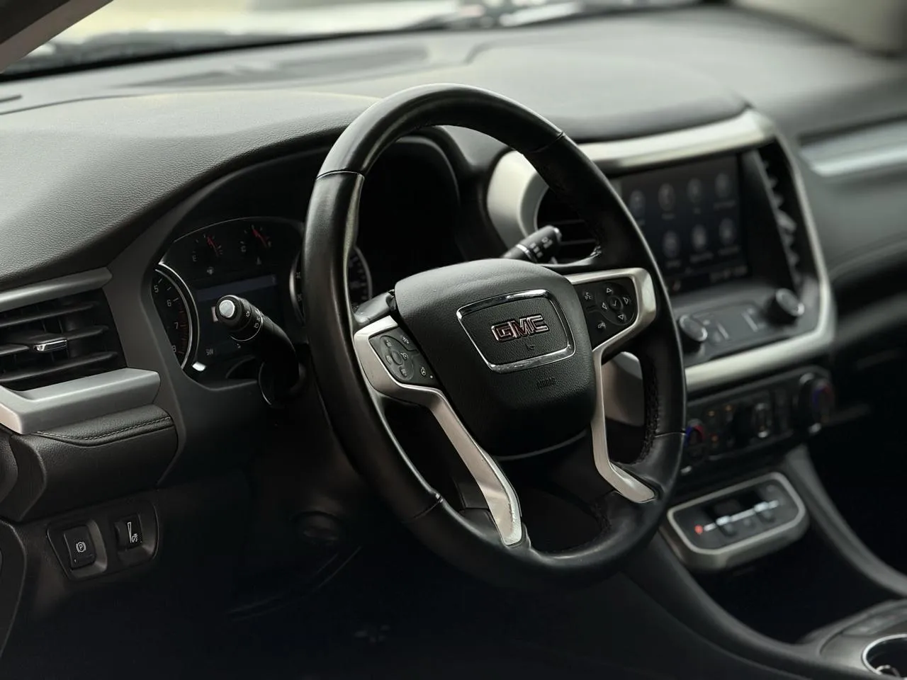 GMC Acadia photo 8