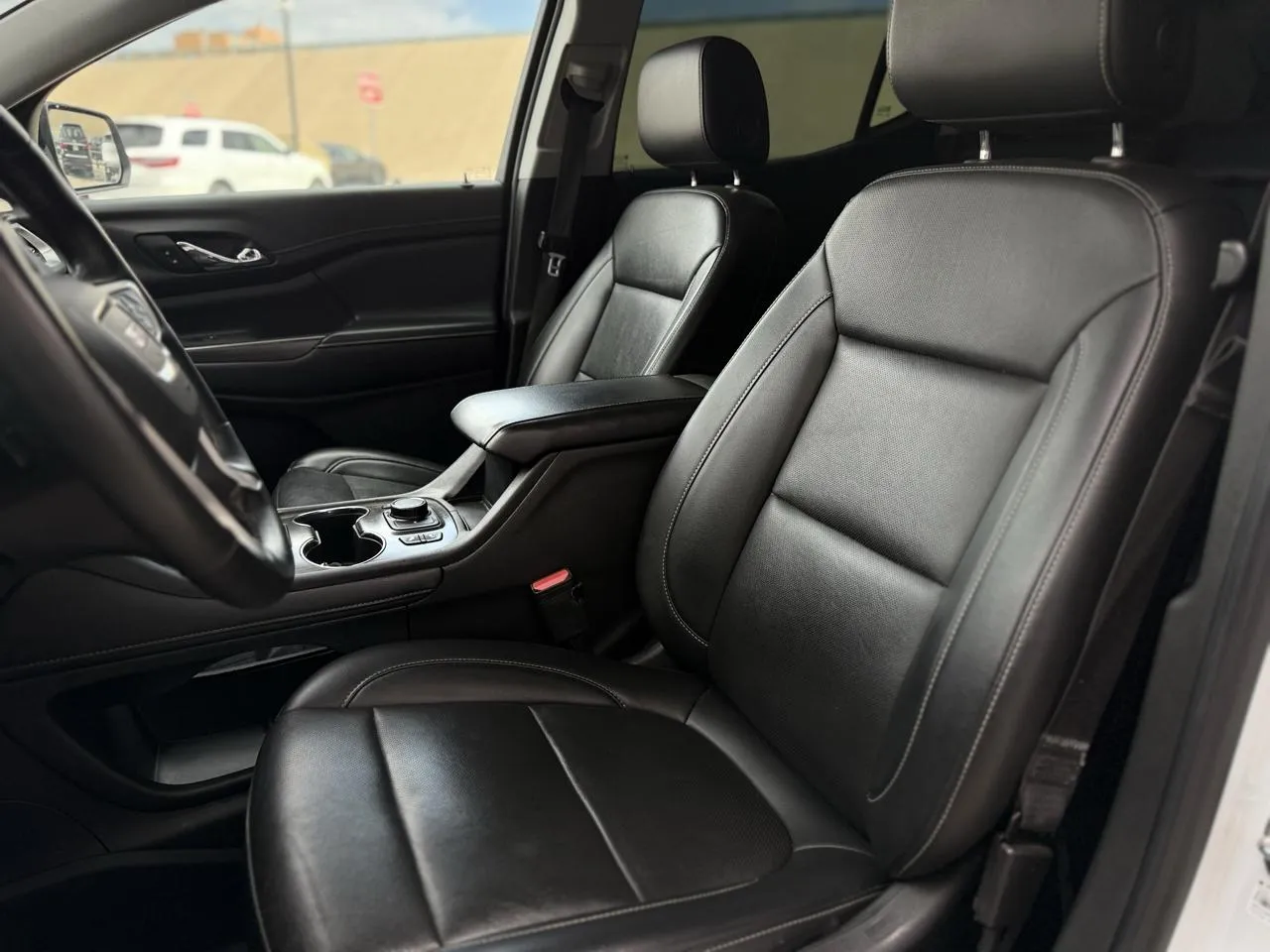 GMC Acadia photo 9