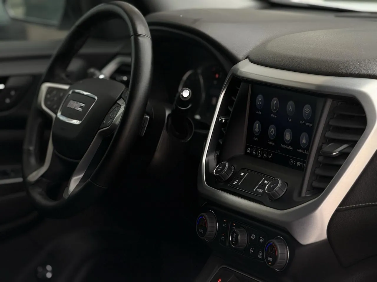 GMC Acadia photo 12