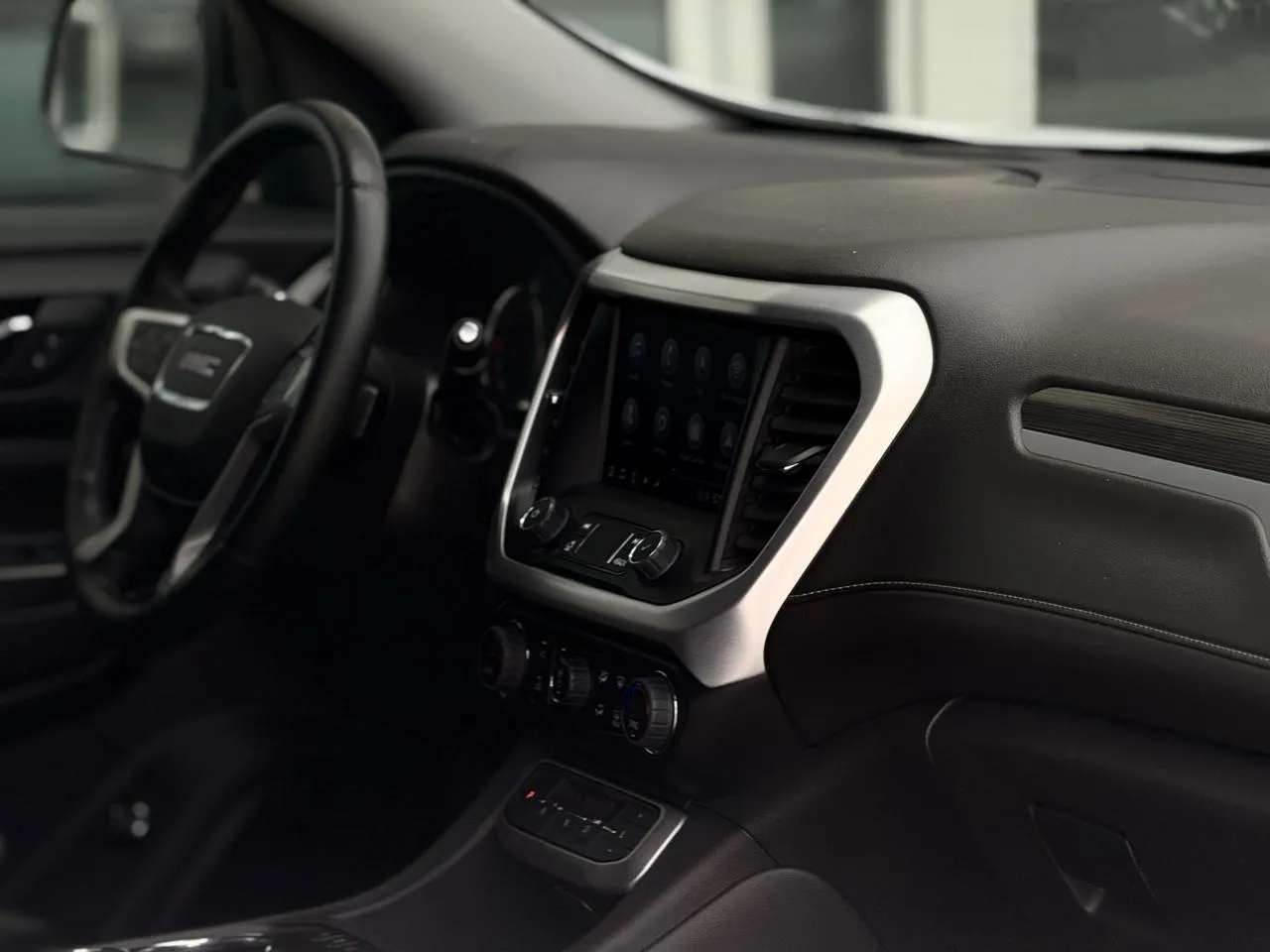 GMC Acadia photo 13