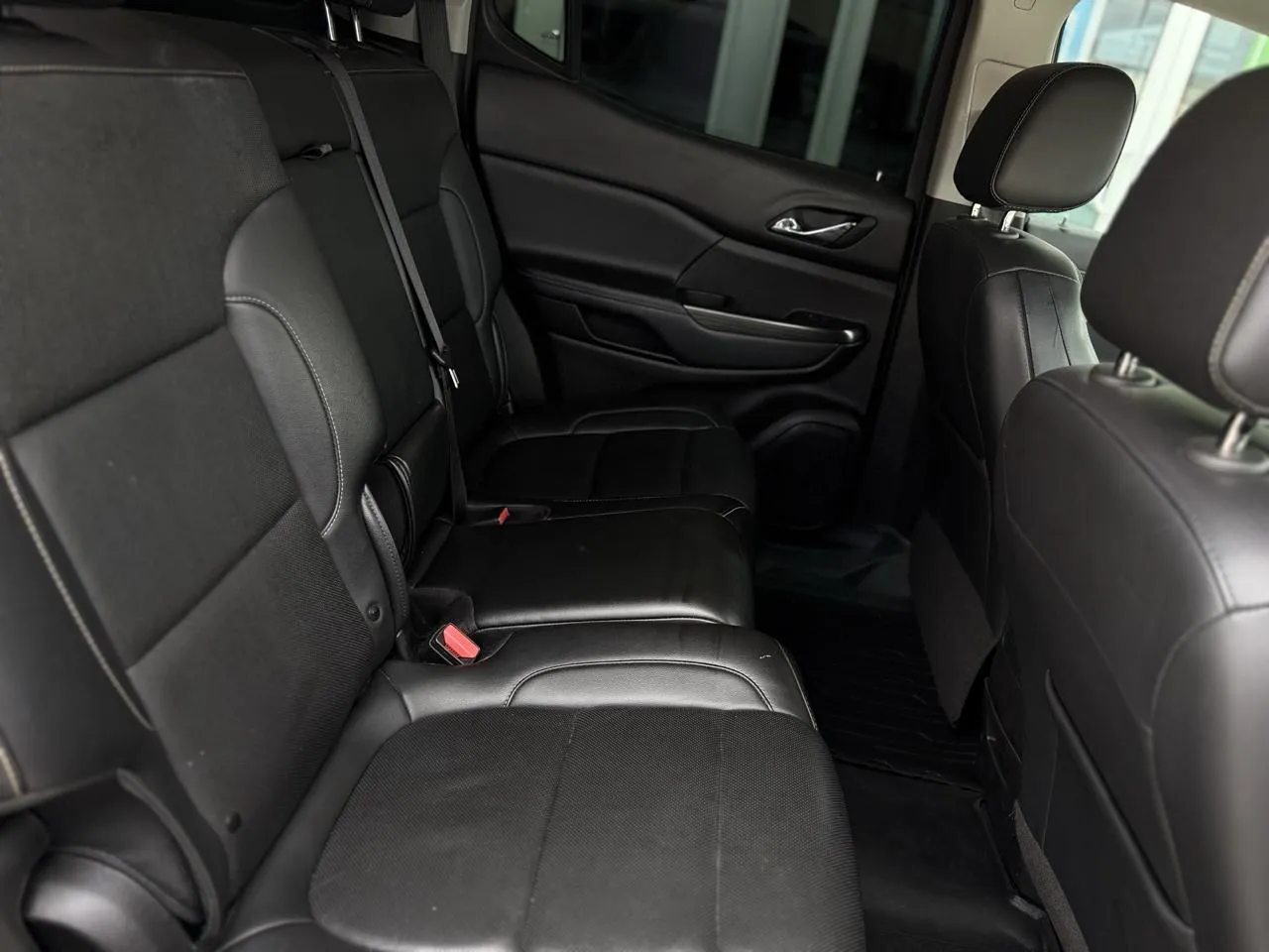 GMC Acadia photo 15