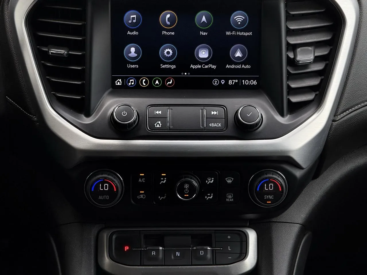 GMC Acadia photo 17