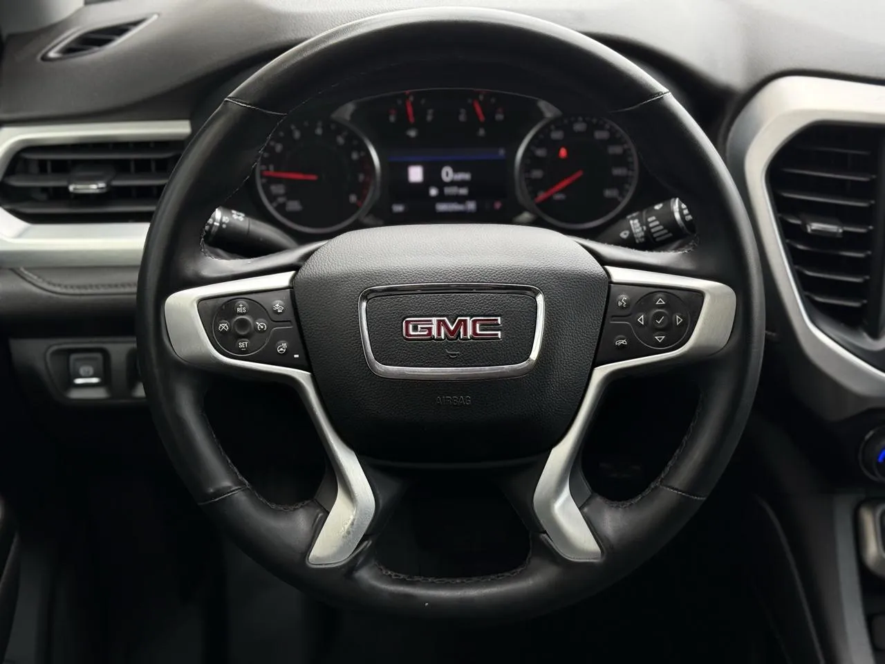 GMC Acadia photo 18