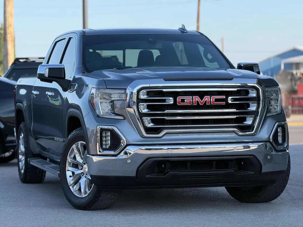 GMC Sierra photo 2