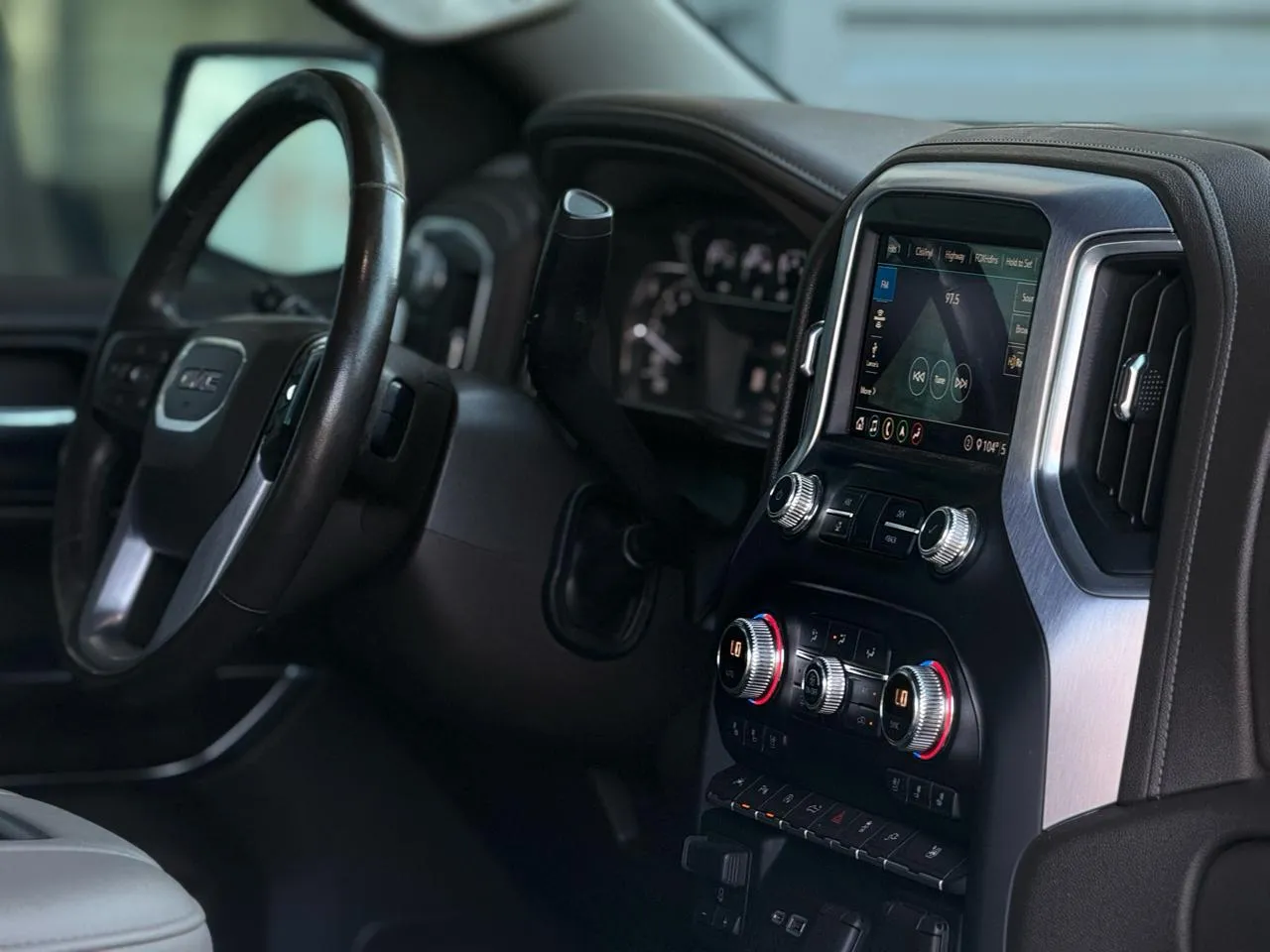GMC Sierra photo 11