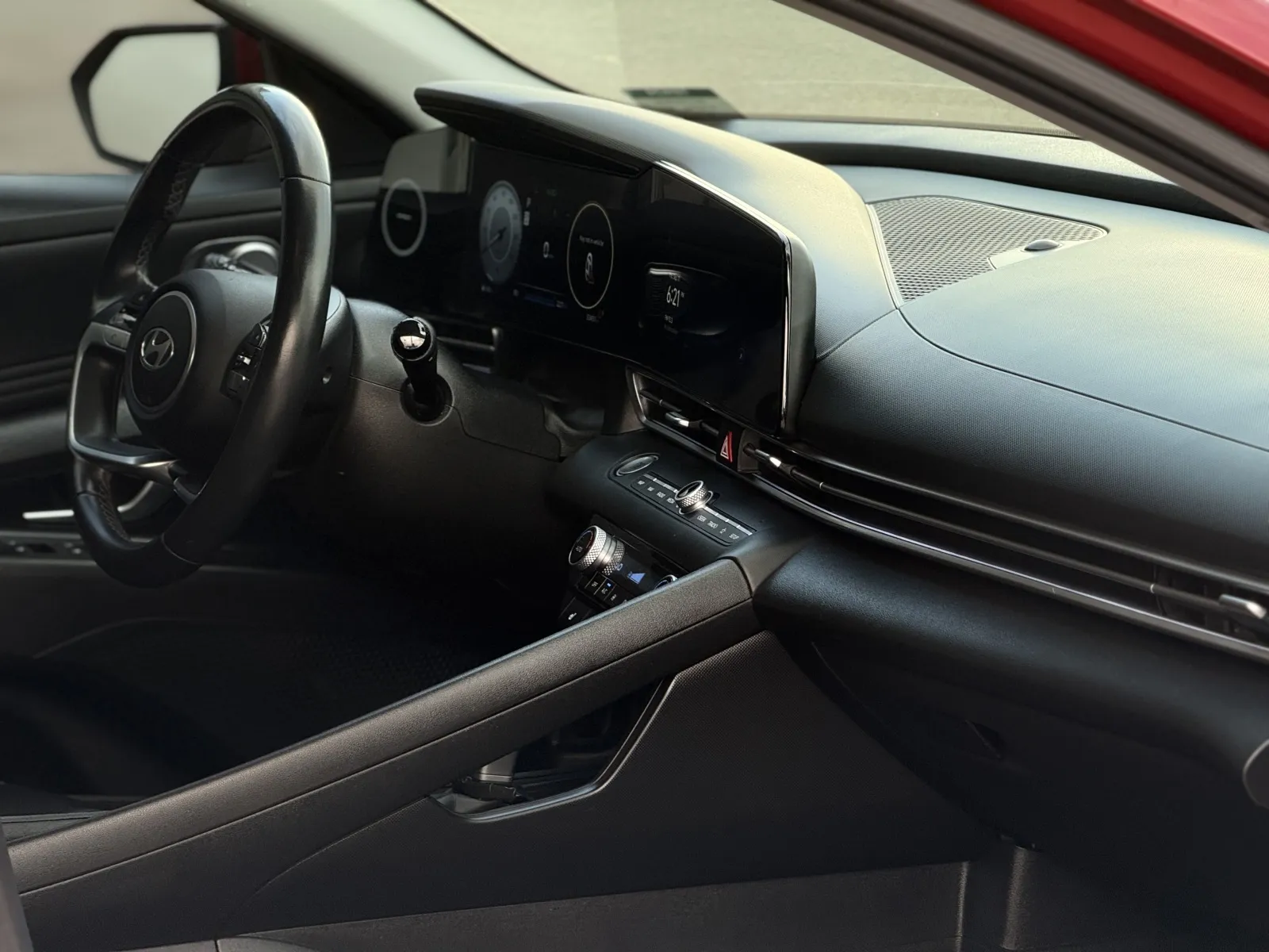 Hyundai Elantra photo 12