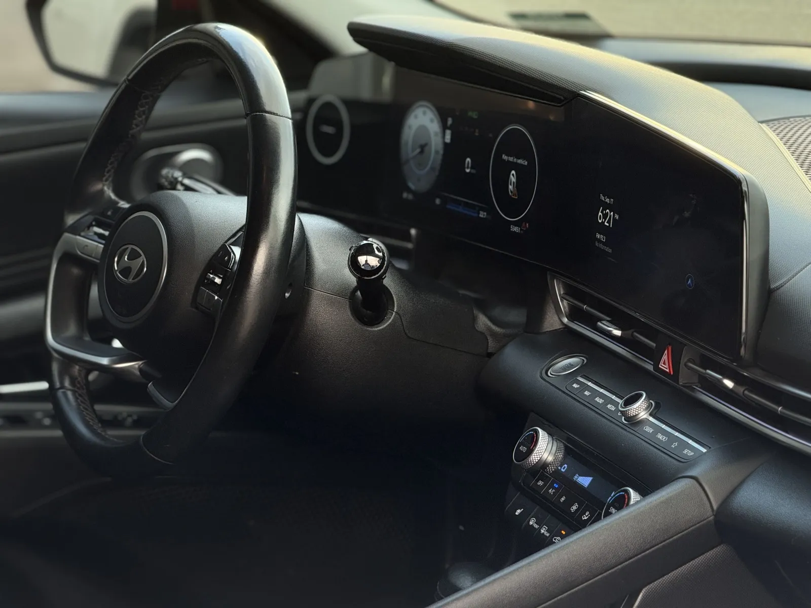 Hyundai Elantra photo 11
