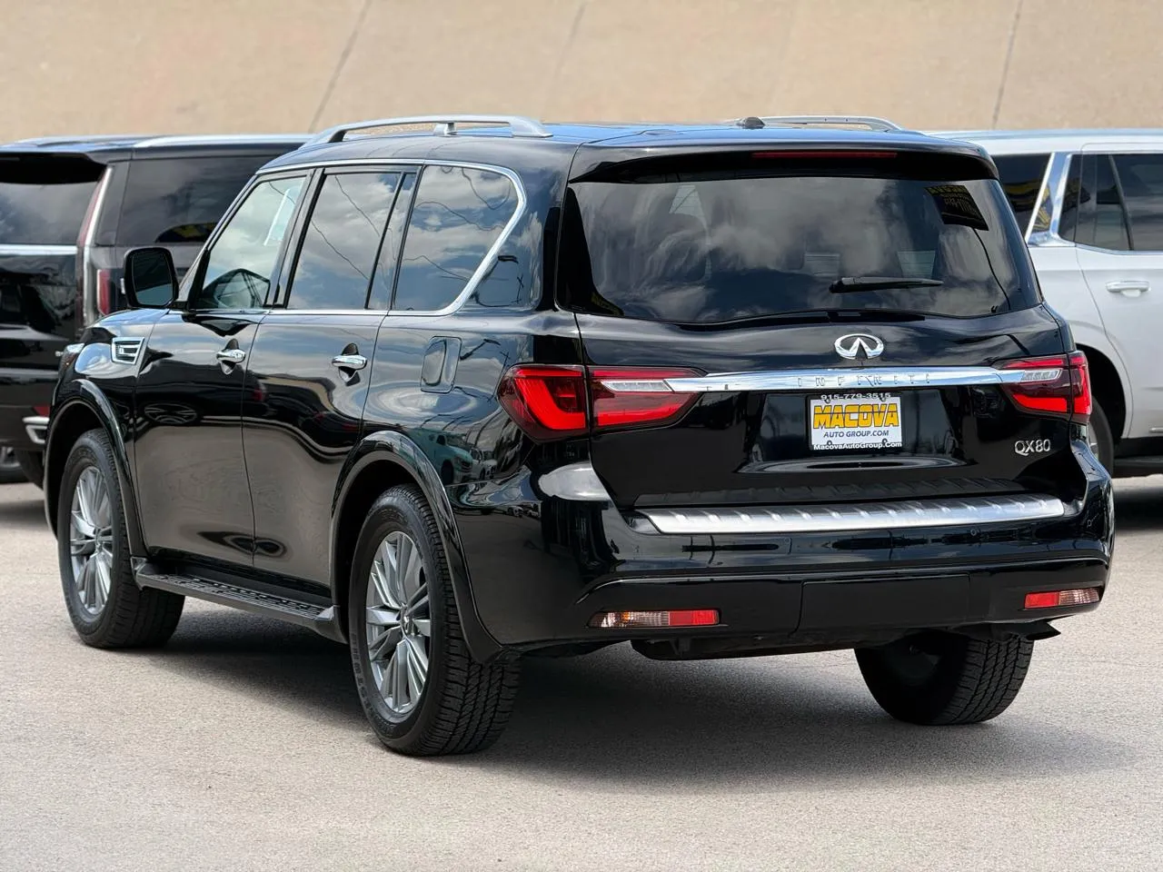 Infiniti QX80 photo 5