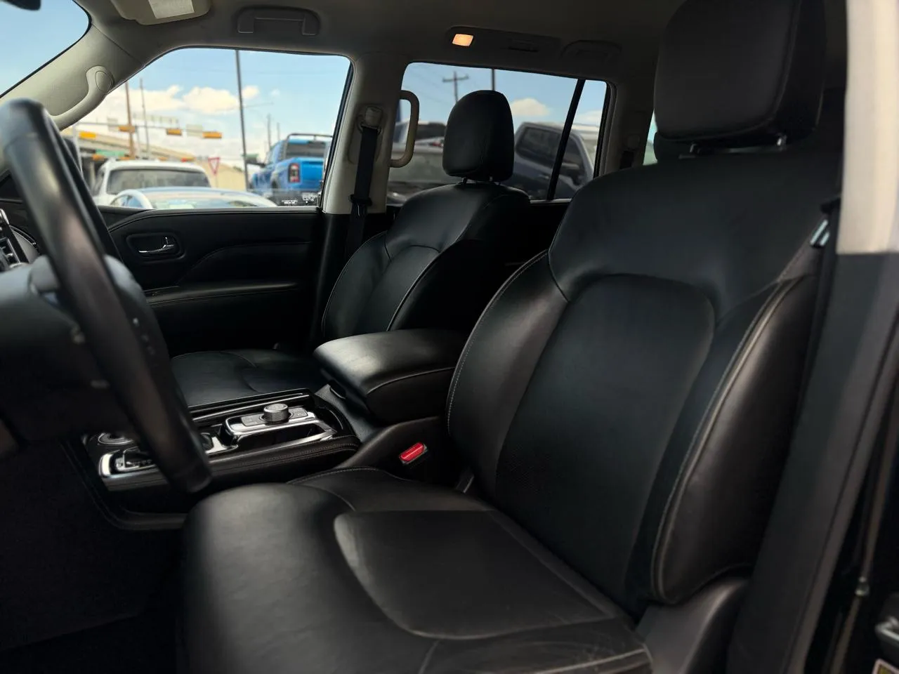Infiniti QX80 photo 10