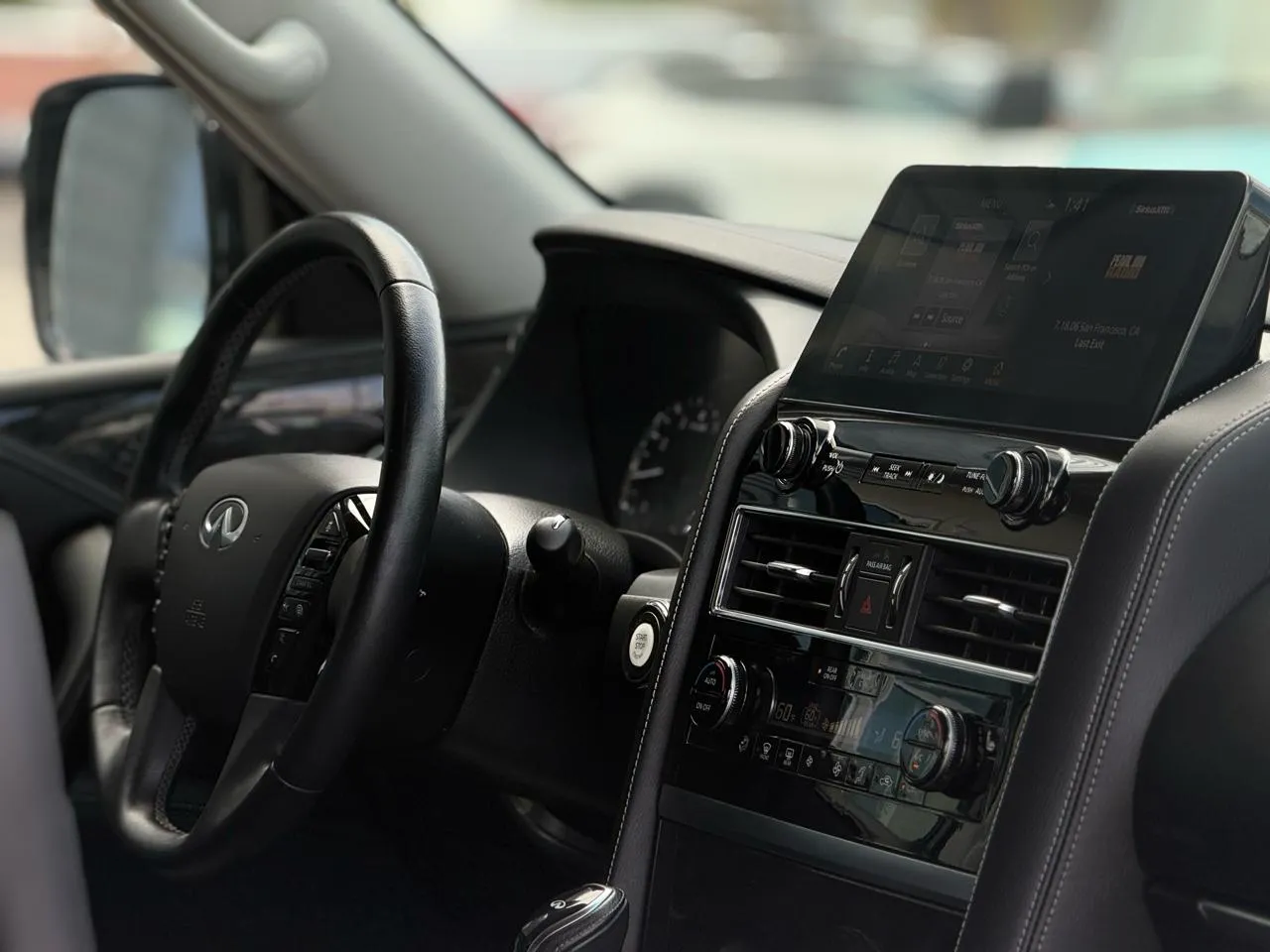 Infiniti QX80 photo 12