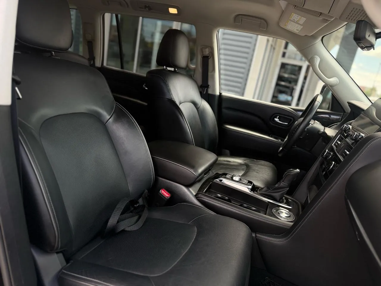Infiniti QX80 photo 14