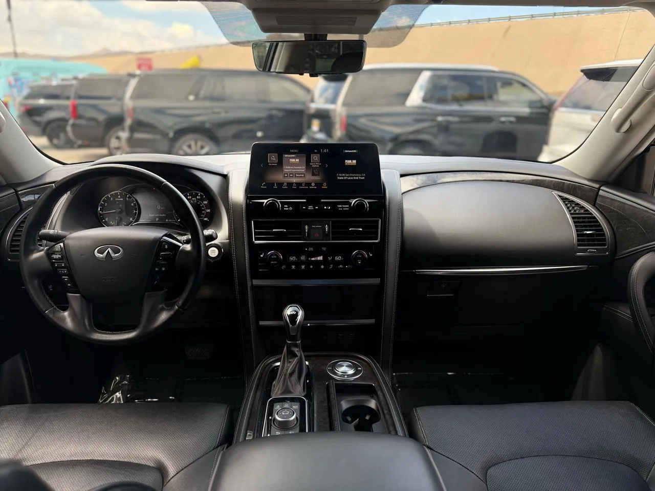 Infiniti QX80 photo 16