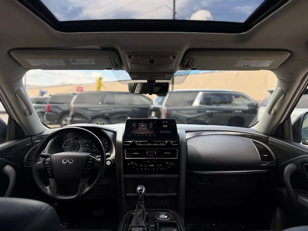 Infiniti QX80 photo 18