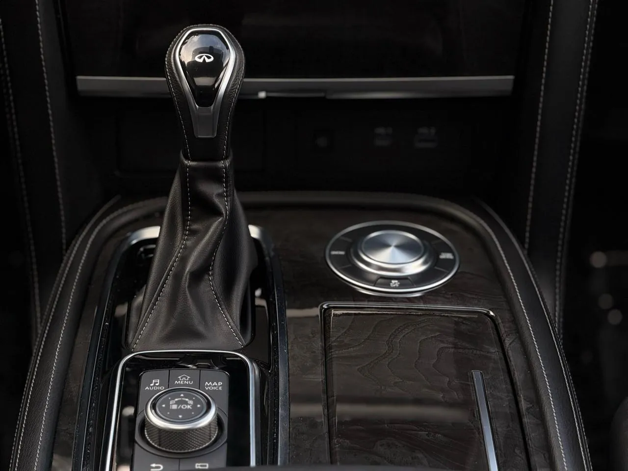 Infiniti QX80 photo 20
