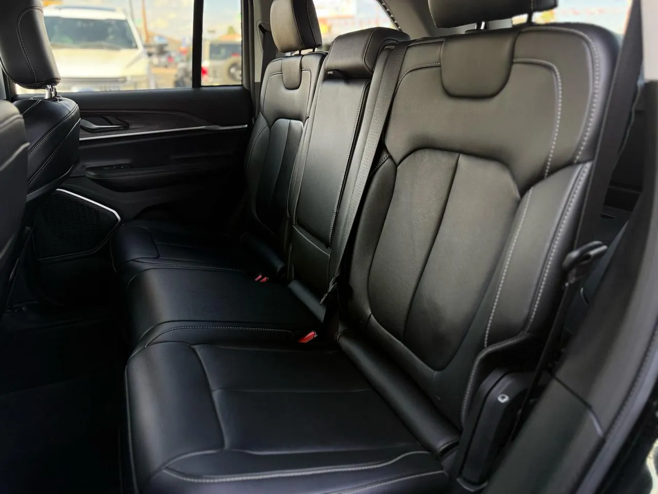 Jeep Grand Cherokee photo 10