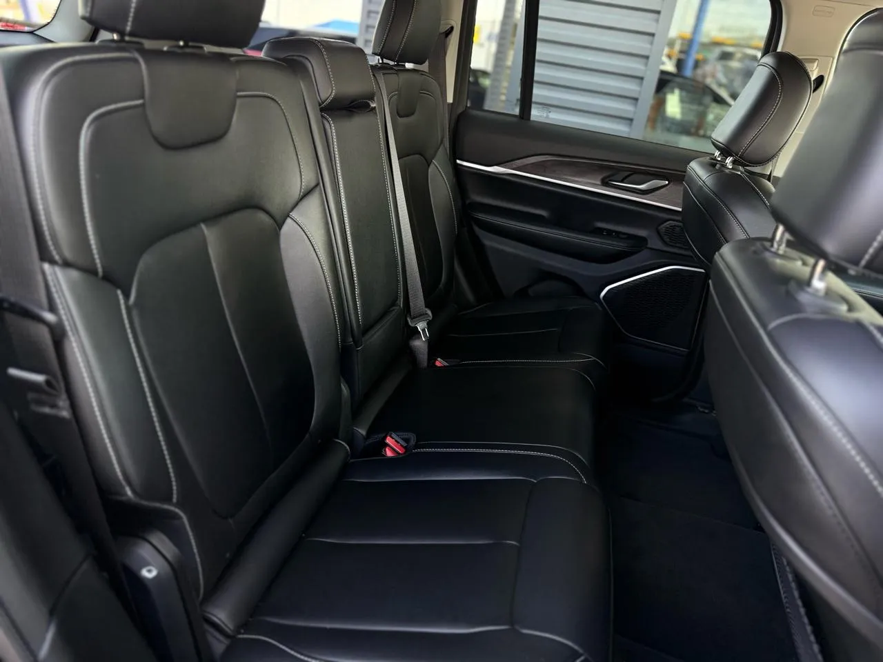 Jeep Grand Cherokee photo 14