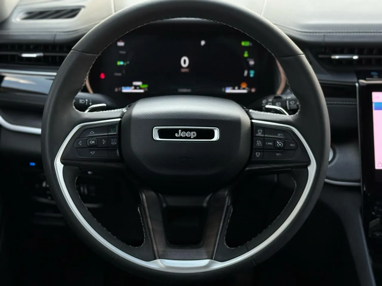 Jeep Grand Cherokee photo 17
