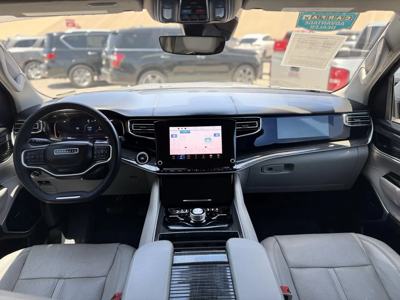 Jeep Wagoneer photo 17