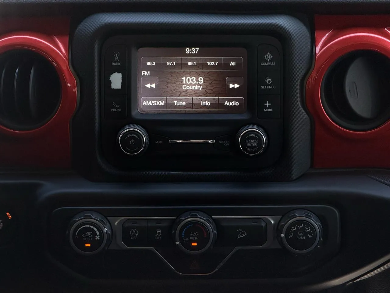 Jeep Wrangler photo 17