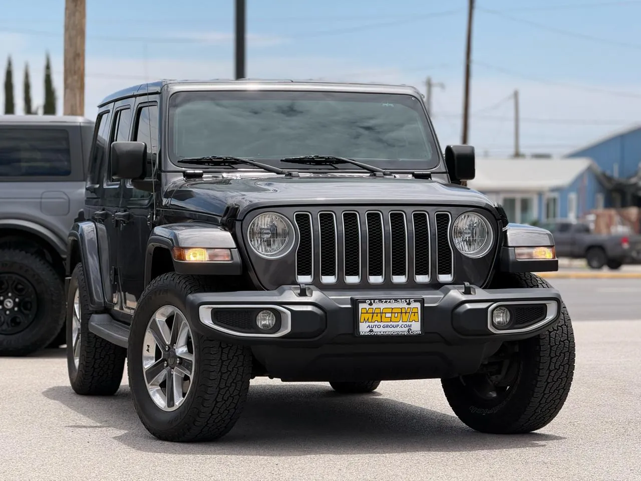 Jeep Wrangler photo 2