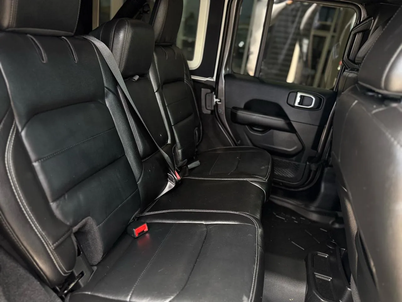 Jeep Wrangler photo 15