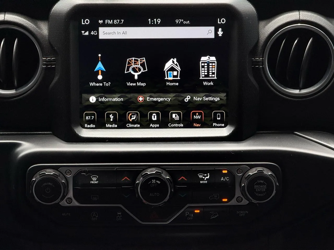 Jeep Wrangler photo 17