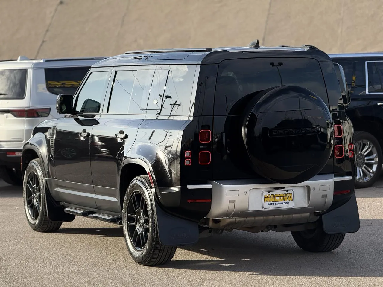 Land Rover Defender photo 5