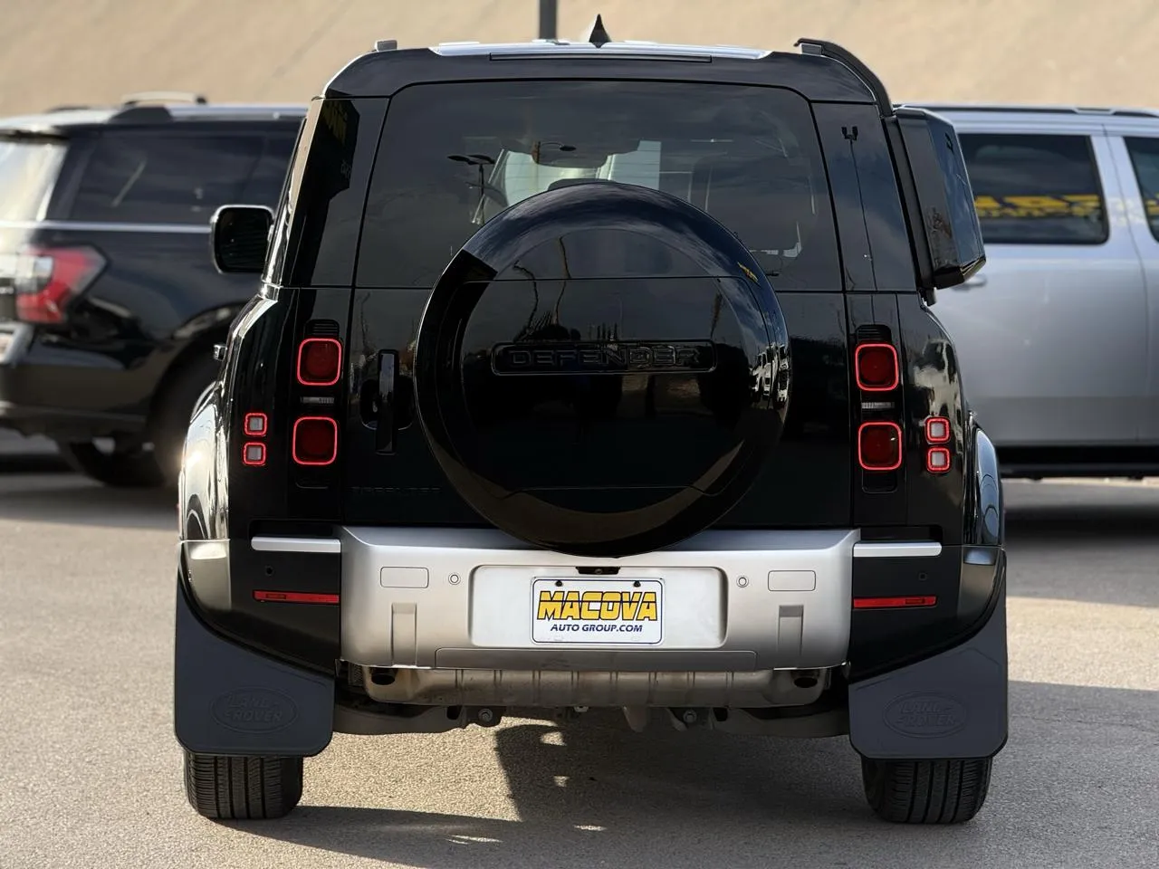 Land Rover Defender photo 6
