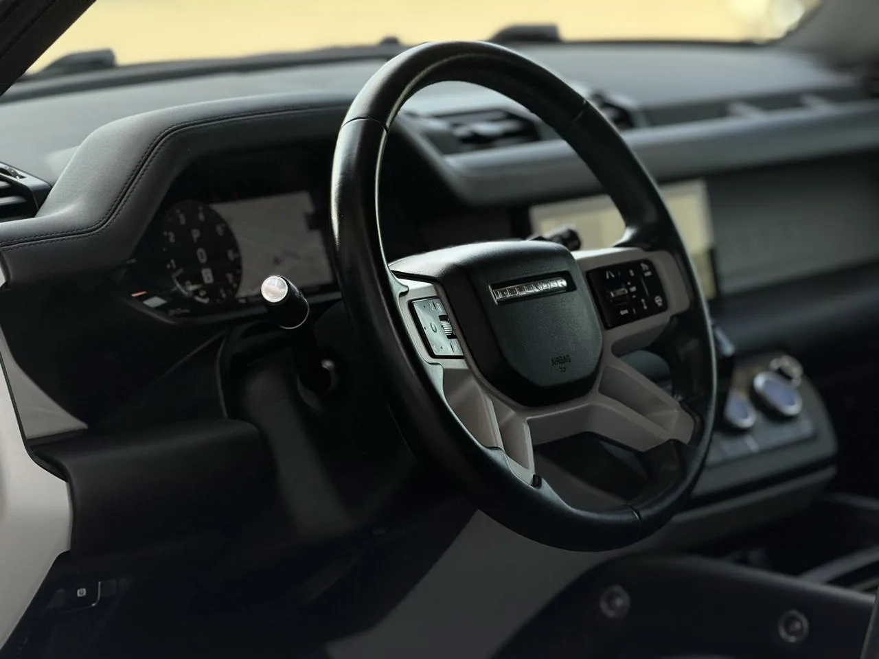 Land Rover Defender photo 11