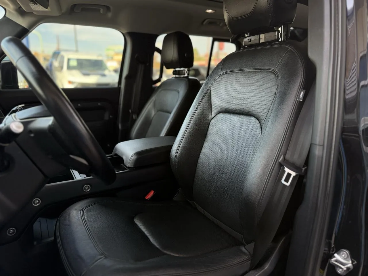 Land Rover Defender photo 12