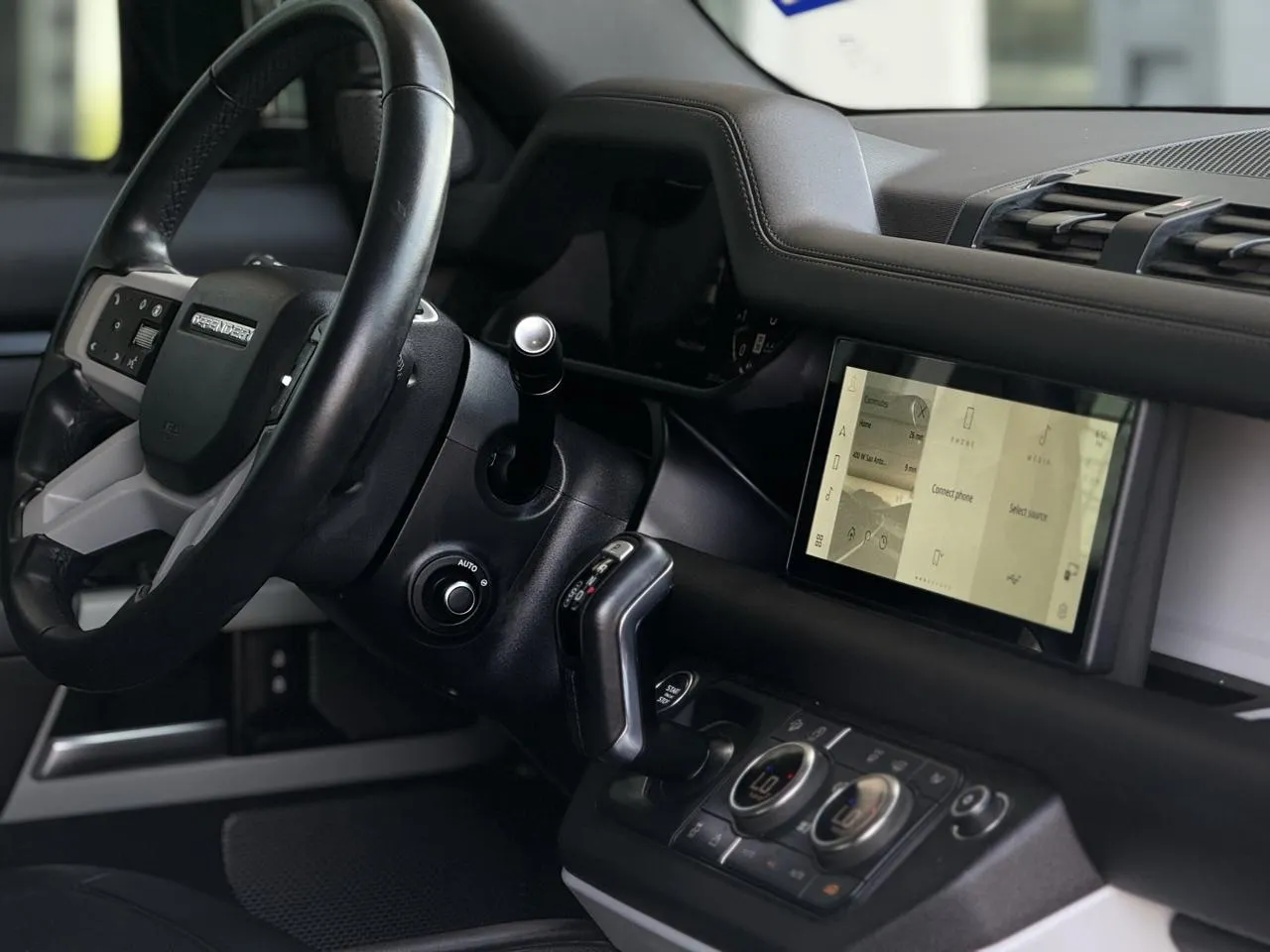Land Rover Defender photo 14