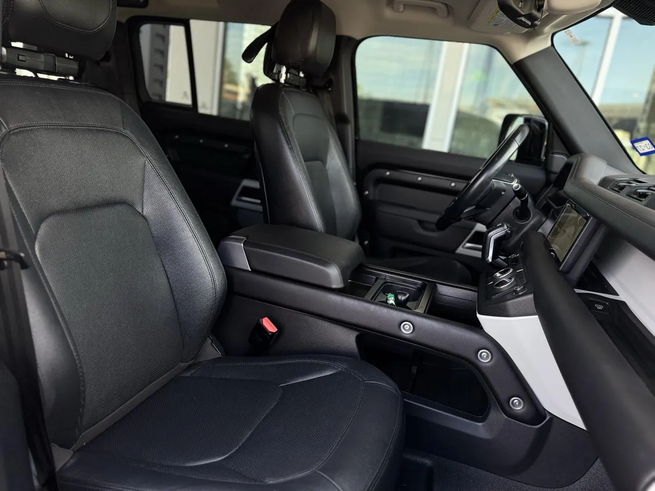 Land Rover Defender photo 16
