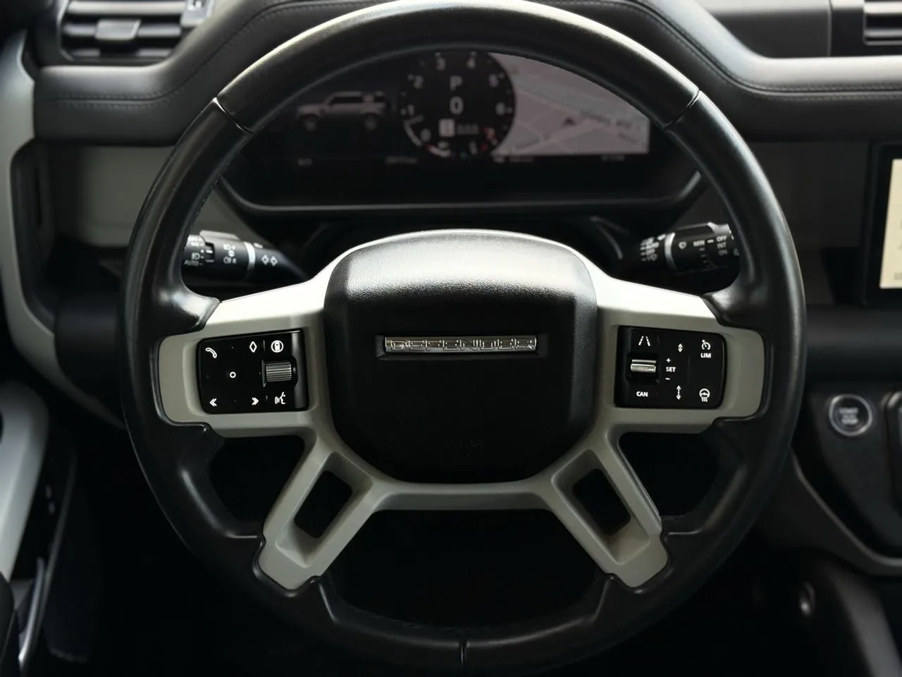 Land Rover Defender photo 20